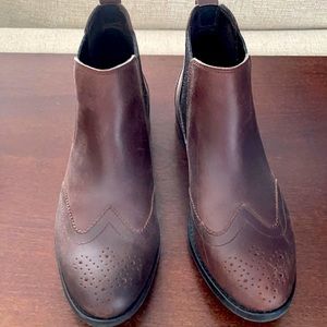 Sperry wingtip booties. Pull-on. Women’s size 9. Leather upper, man-made sole.